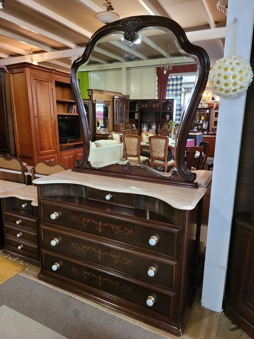 Imponente cómoda antiga com espelho - Só a cómoda as mesas d