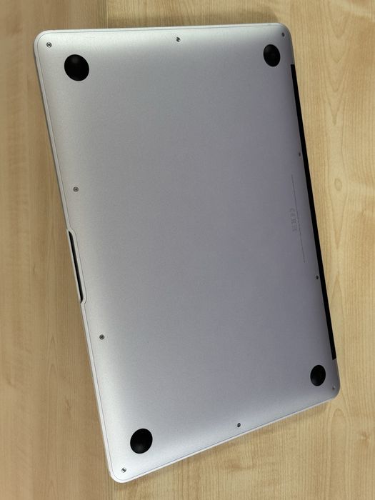 MacBook Air 13 i5, 8/128 Gb, intel HD Graphics, Model A1466, 2017 год