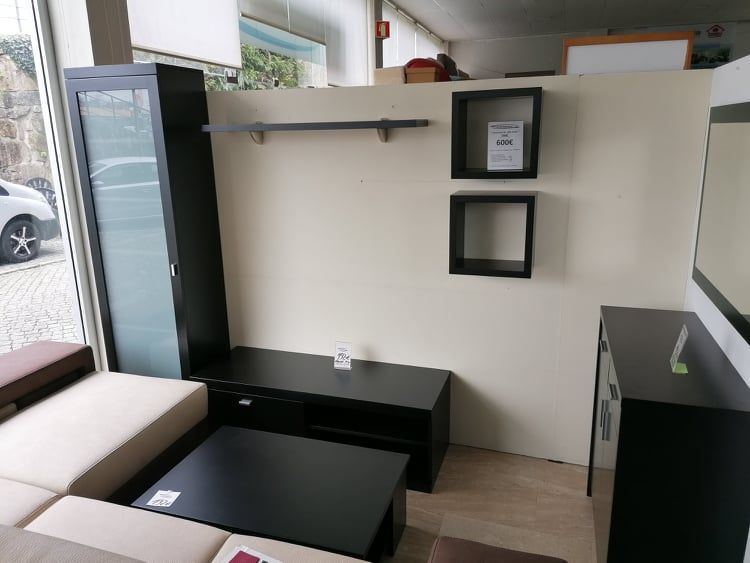 Mesa extensível com pé de arrasto aberta 220x90 nova