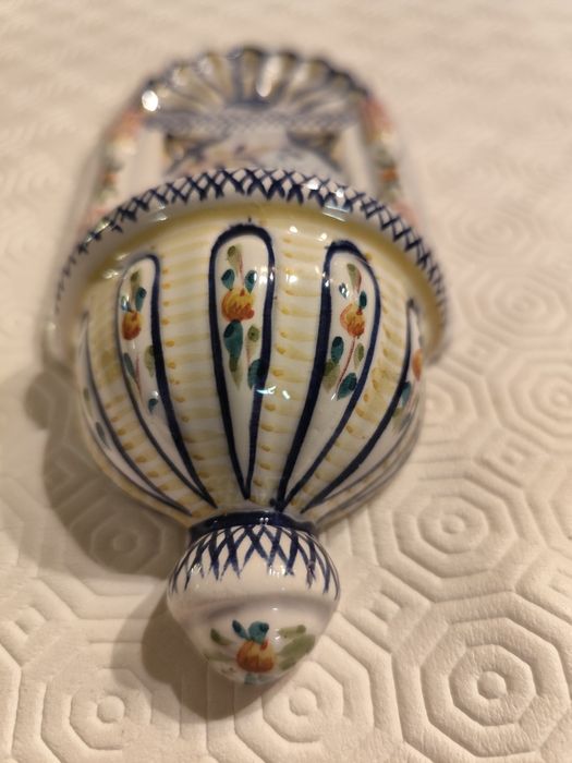 Pia de Água Benta de Valadares, a cerâmica de Gaia Pintura Manual nume