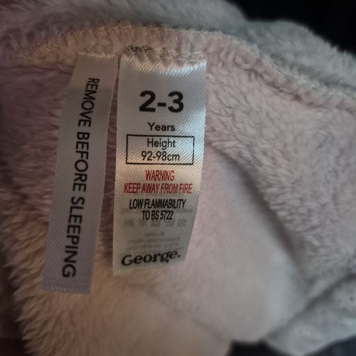 Халатик плюшевий.