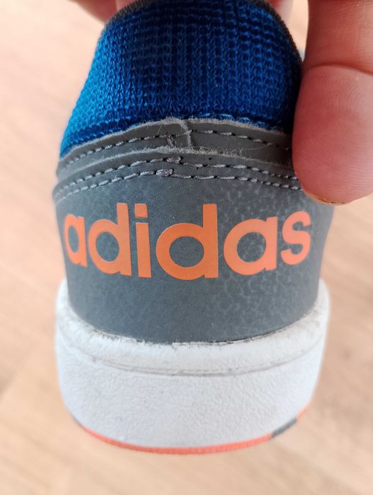 ADIDAS. Śliczne buty dziecięce.