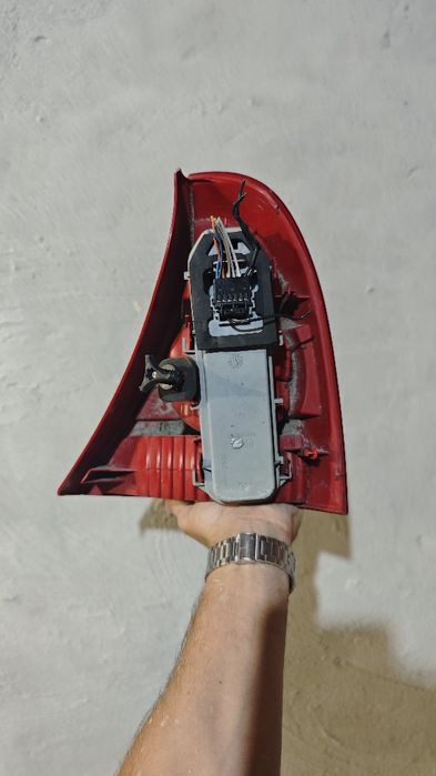 Farol traseiro esquerdo Renault