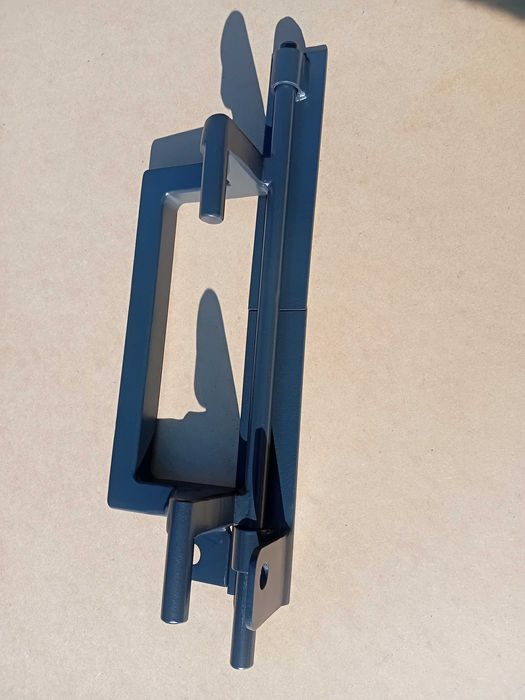 Ручка задвижка на откатные ворота.