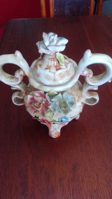 Pecas decorativas em louça  antiga