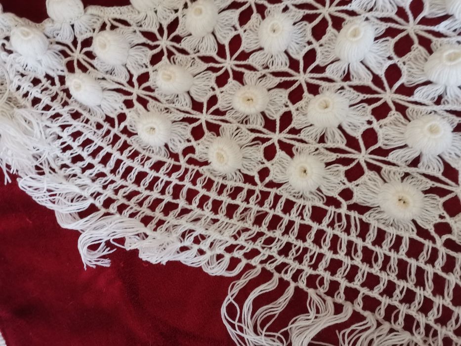 Xaile branco feito à mão