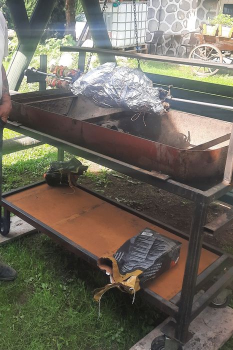 Grill własnoręcznie wykonany z motorkiem