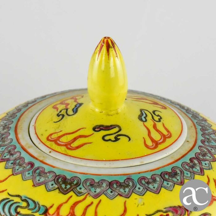 Pote de gengibre porcelana da China, decorado com dragões, circa 1960