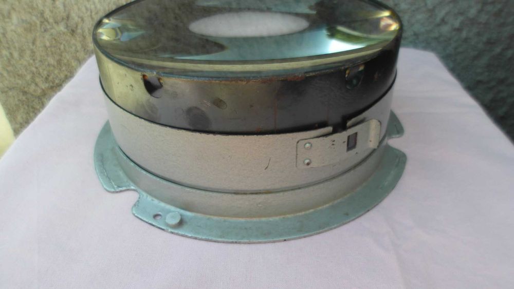 Линза от киноустановки диаметром 110 мм