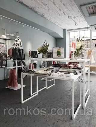Настінне/пристінне торгове обладнання з металу  для магазинів одягу.