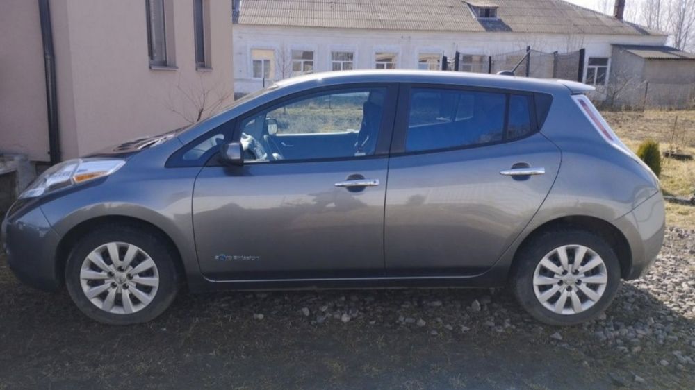 Продам Nissan Leaf