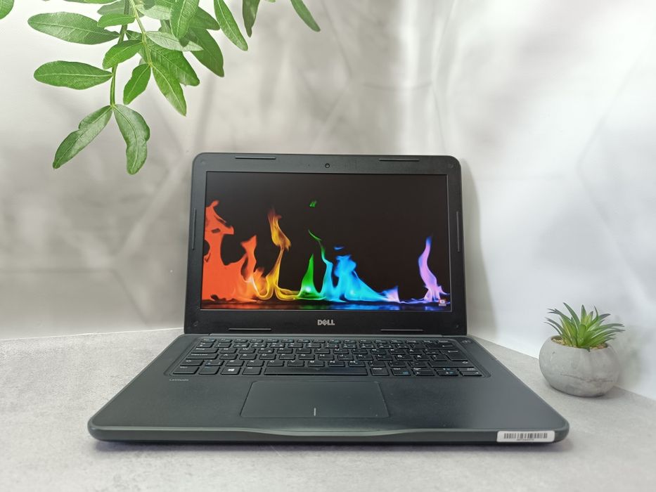 Ноутбук Dell Latitude 3380/i3-6006U/8 ГБ DDR4/SSD 256 GB/13.3 " HD