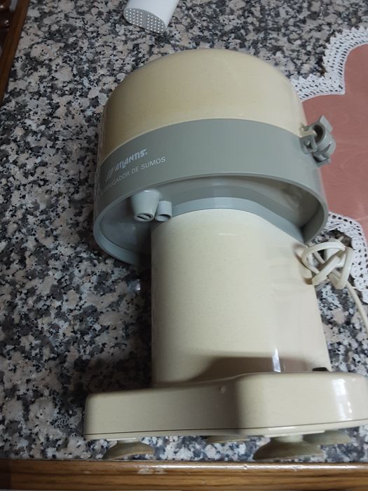 Centrifugadora para sumos estado nova vista por dentro e por fora