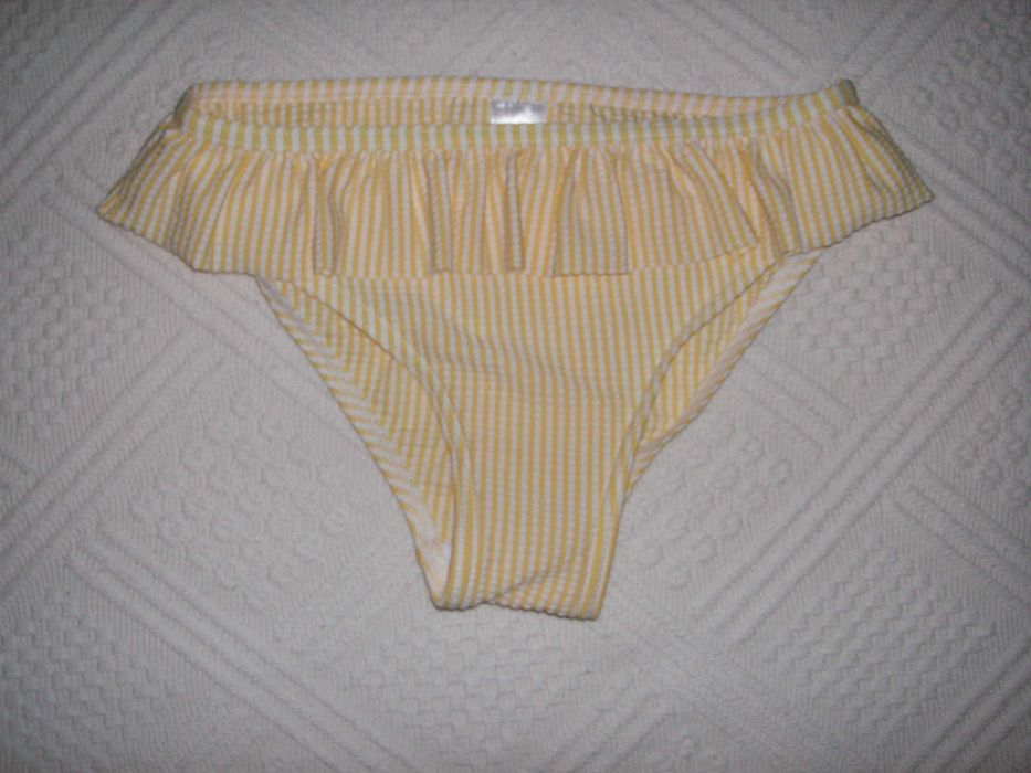 Calção Banho C&A, Legging Algodão Benetton, Top Azul e Branco Zara