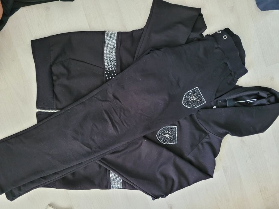 Dres  czarny sportowy