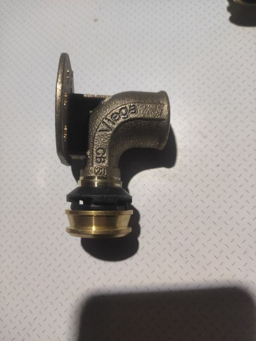 Kolanko naściene Viega Raxofix 20 mm x 1/2"