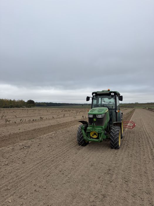 Sadzenie drzew i krzewów owocowych GPS RTK