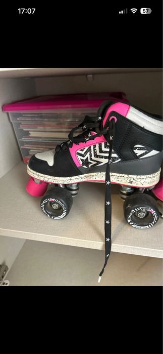 Patins oxelo cor de rosa e pretos