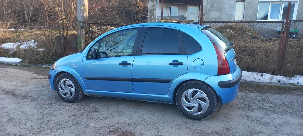 Машина хечбек  Сітроен С3