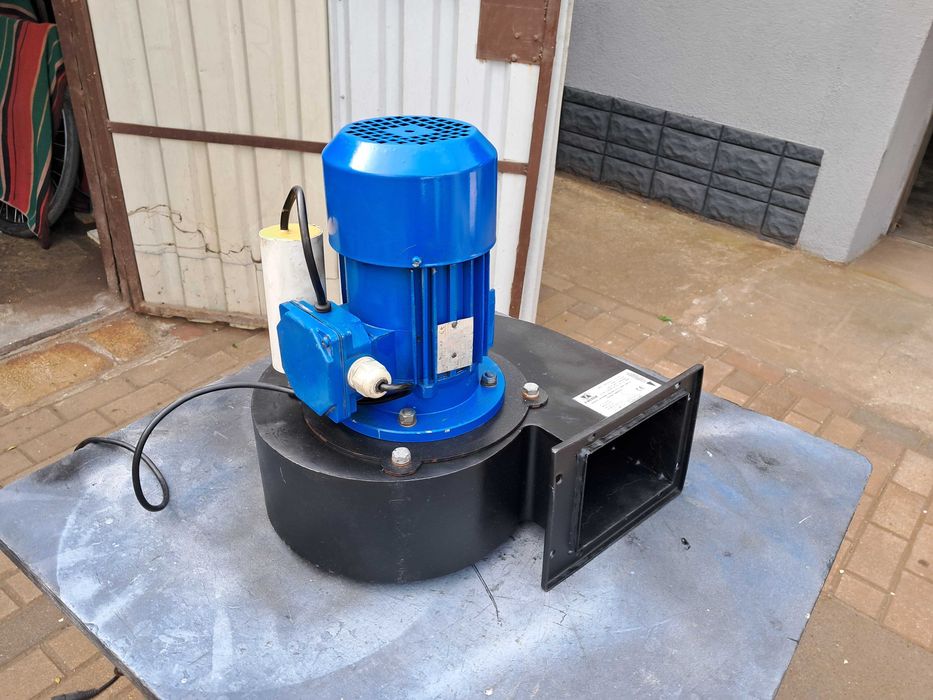 Wentylator promieniowy, turbina, dmuchawa, przemysłowy  0,55kw 230v.