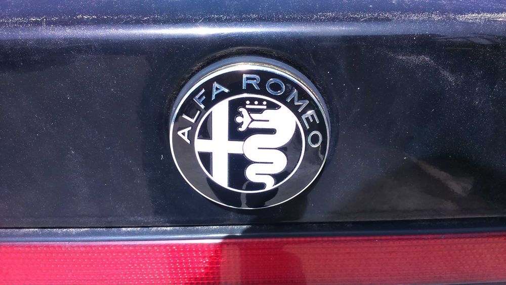 Alfa Romeo - Conjunto kit 9 símbolos/emblemas em preto e prateado