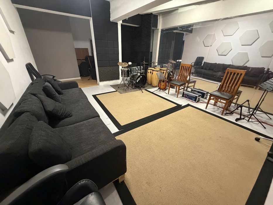 Sala de Ensaios E4ALL — equipada e bem localizada