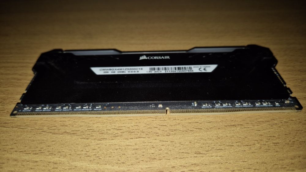 Memória RAM Corsair Vengance Pro RGB - 8GB DDR4 - 3200MHz
