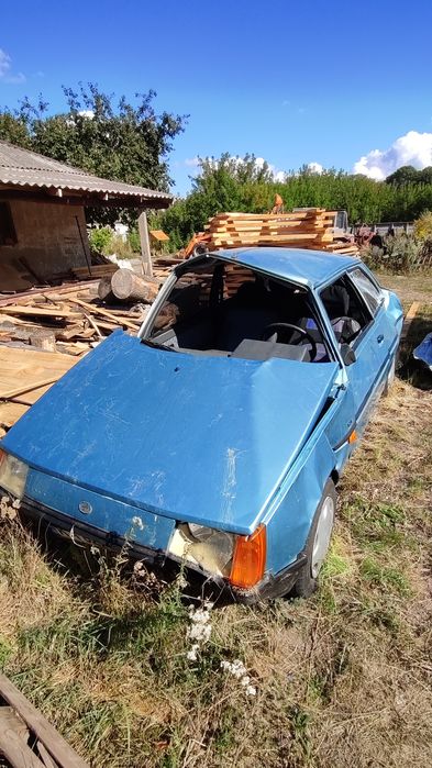 продам машину таврию під відновлення або на розборку