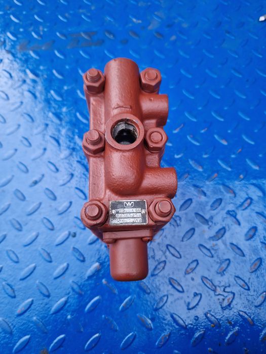 Rozdzielacz hydrauliczny 3-sekcyjny