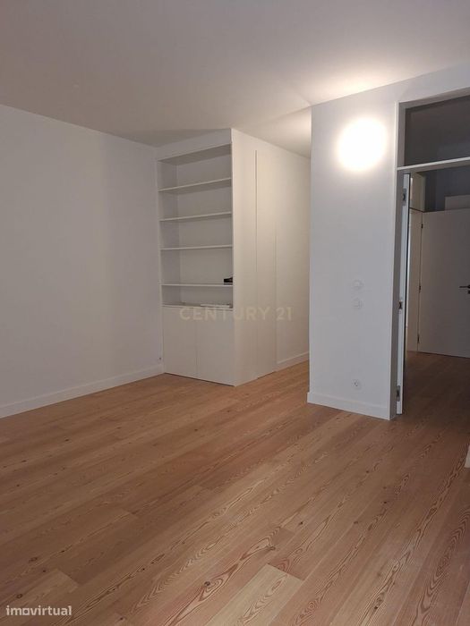Apartamento T2 para arrendamento em Campo de Ourique