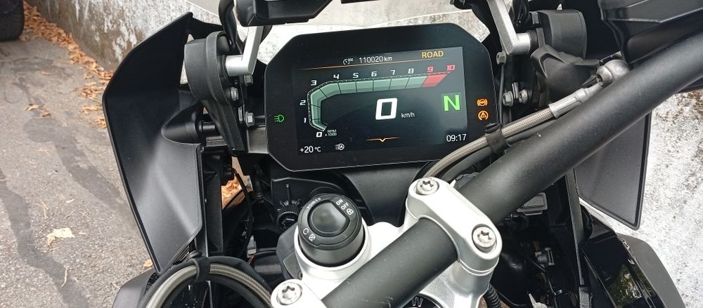 BMW R1250GS rebaixada fábrica triple black