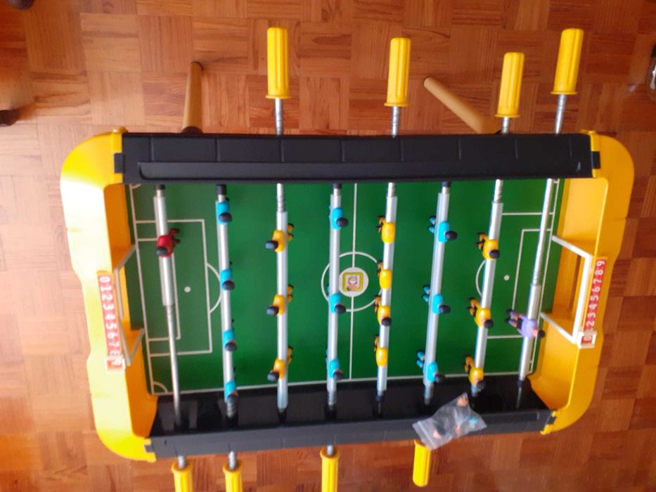 Mesa/Jogo de Matrequilhos em muito bom estado!