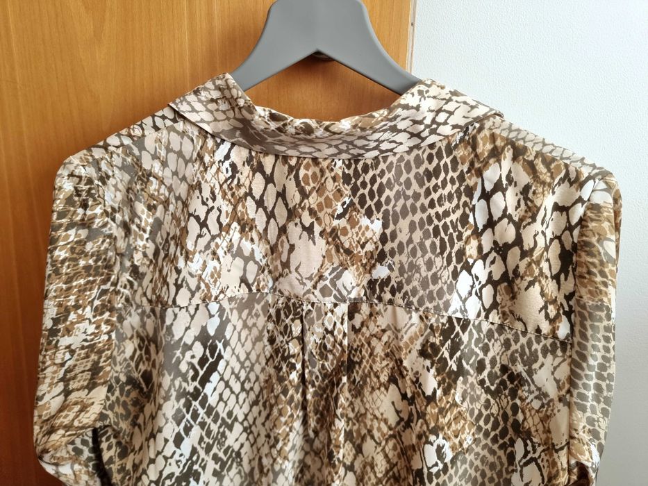 Camisa padrão animal/ animal print H&M, tamanho 32