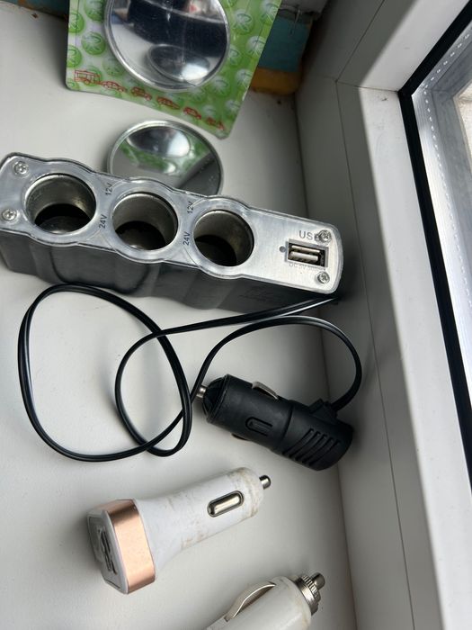 Зарядний пристрій в прідкурювач авто зарядка в прикуриватель