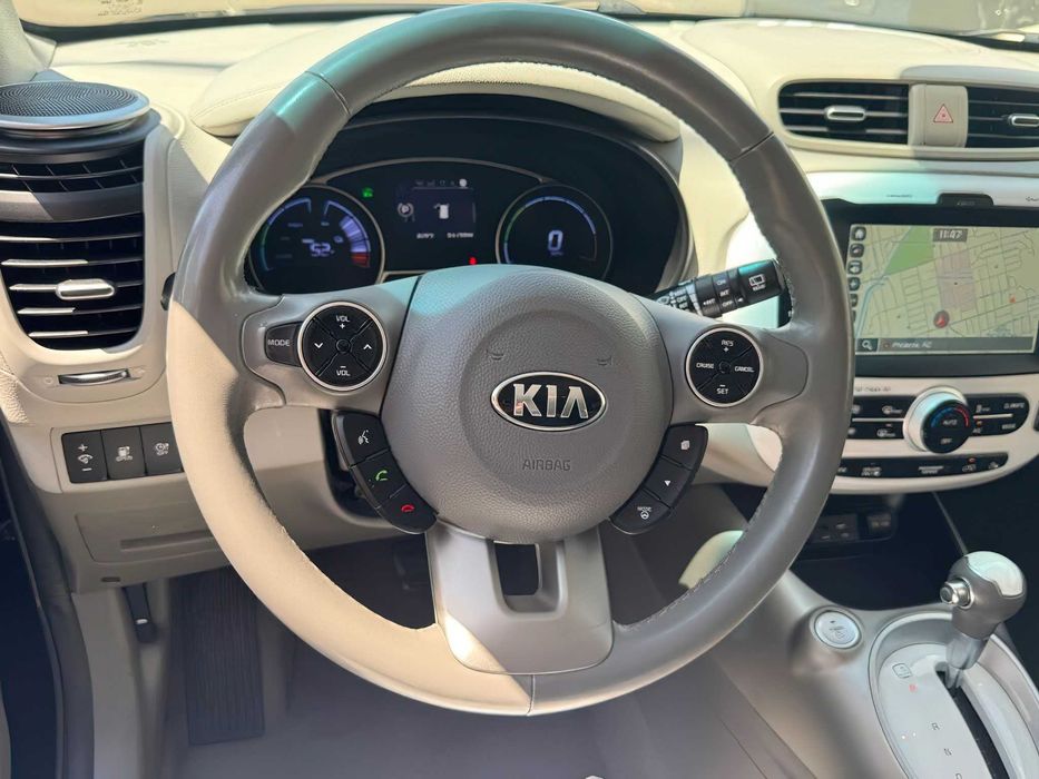 Kia Soul EV      2015