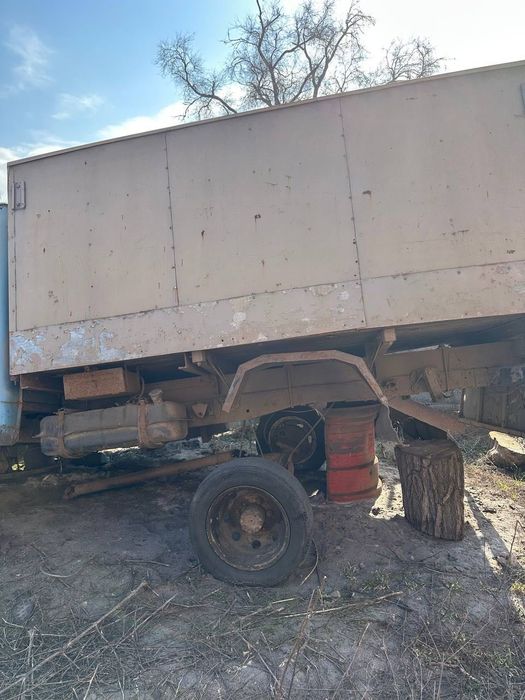 Автомобіль газель на деталі