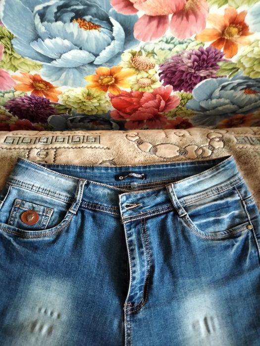 Продам джинсы класические