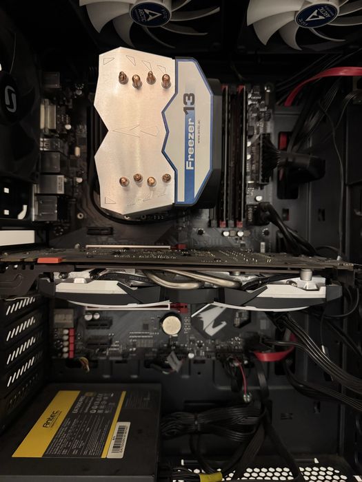 Plyta z370 aorus gaming k3 + i7 9700k + 16gb ram + Arctic Freezer