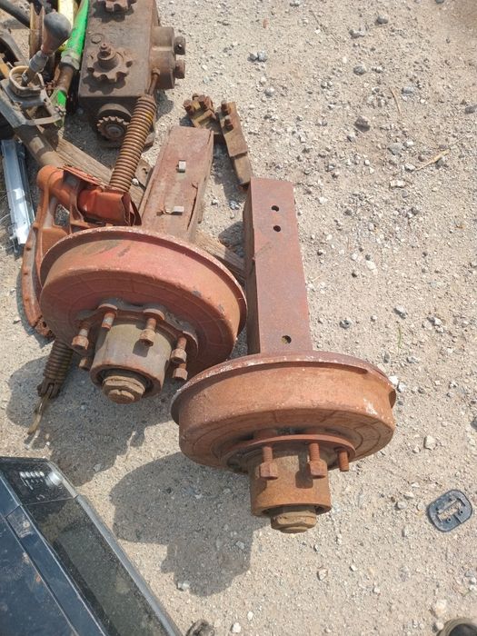 Продам  ступиці  на 2 птс4. На  6 і 8 шпильок.