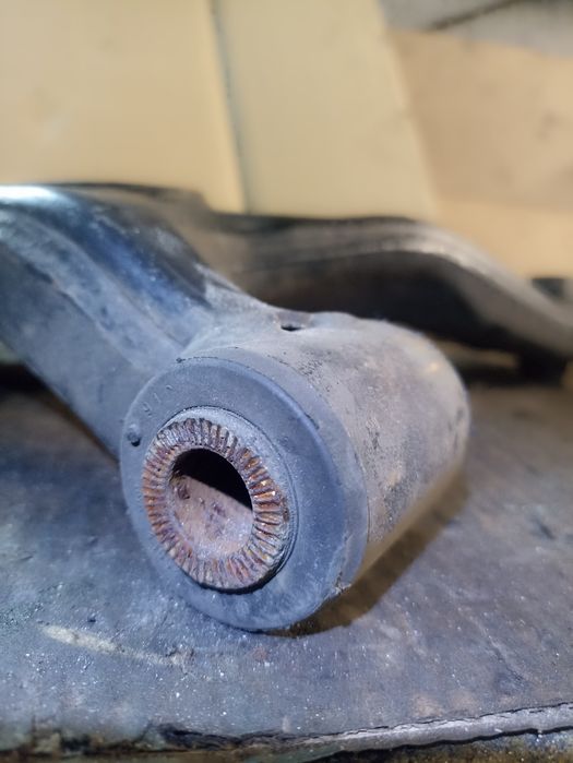 Важелі тойота рав 4