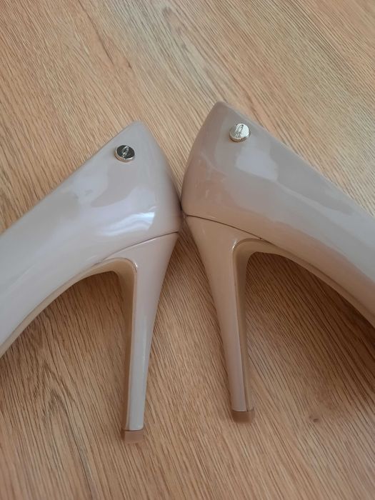 Sapatos GUESS originais T38 - NOVOS