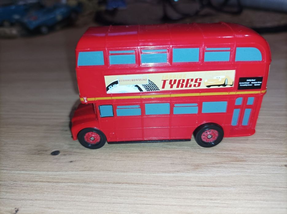 Autobusik Double Decker z bajki autka 2