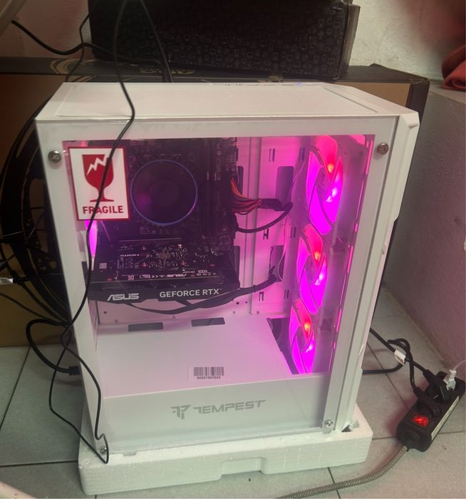 Vendo torre gaming com garantia !!!