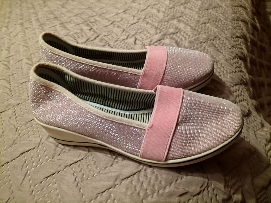 Buty na koturnie