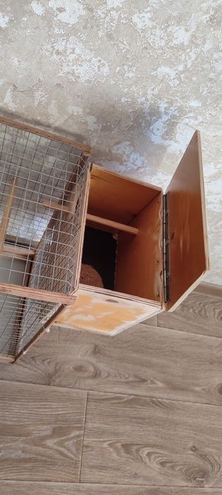 Клетка для попугаев с гнездом .самодельная.б/у