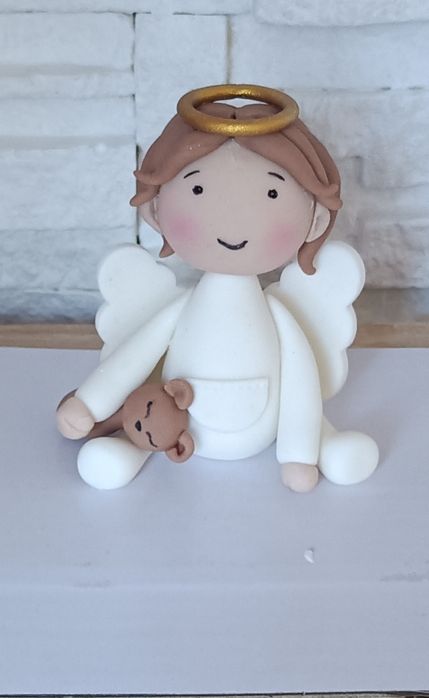 Aniołek z masy cukrowej na tort