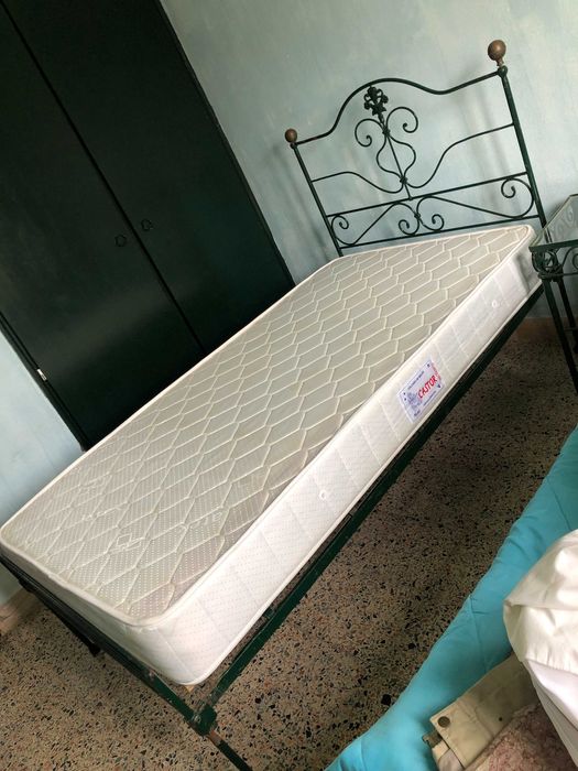 4 camas de ferro antigas solteiro/4 old iron beds single