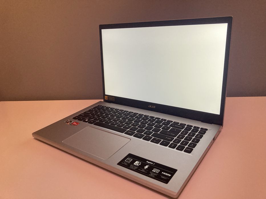 Acer Aspire 3 1TB 16Gb Ram AMD Ryzen 5 7520U Bateria 93,7% Windows 12