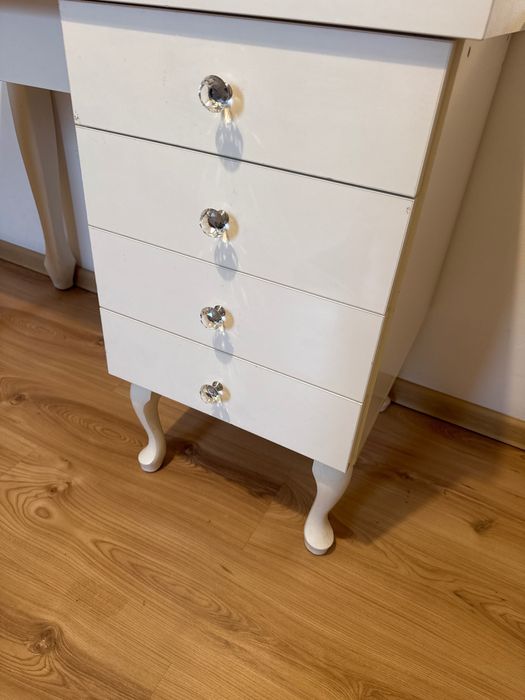 Stolik kosmetyczny do manicure/biurko