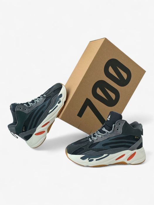 Жіночі зимові кросівки з хутром Adidas Yeezy Boost 700 V2 (-21°C)